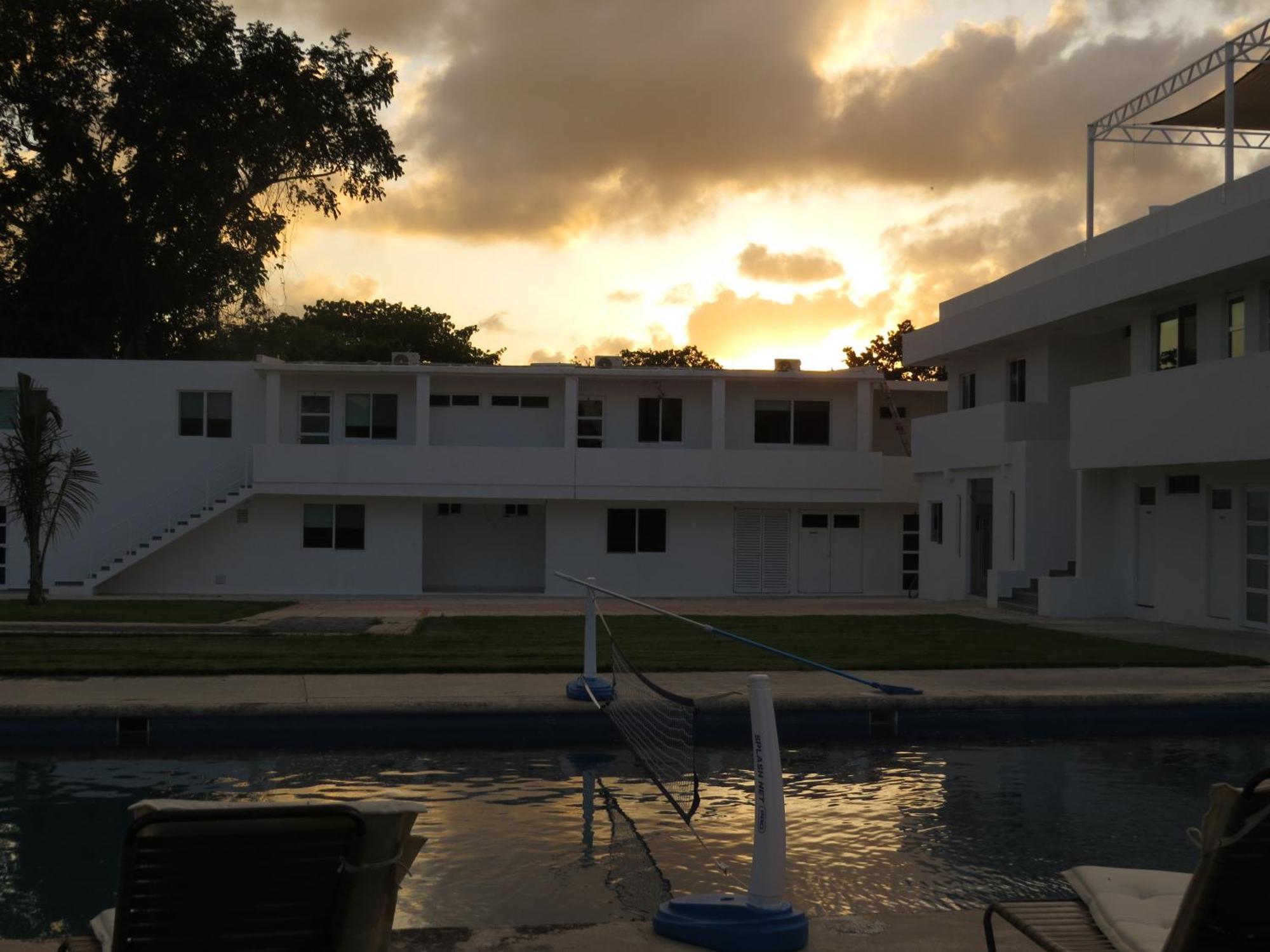Guest House Stone Wall Residences كانكون المظهر الخارجي الصورة